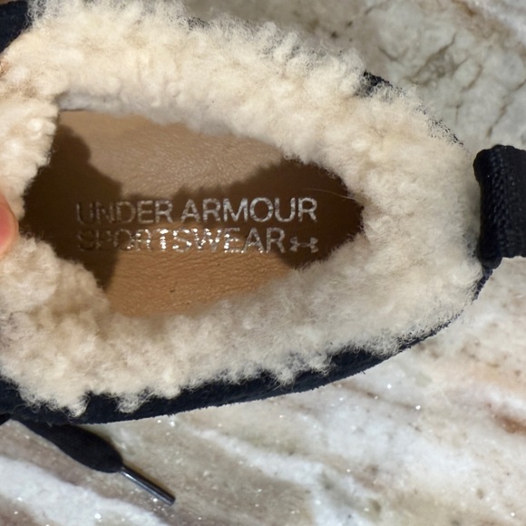UNDER ARMOUR Women’s Capeside Shearling Black Sneakers- Size 7.5 - Picture 6 of 8